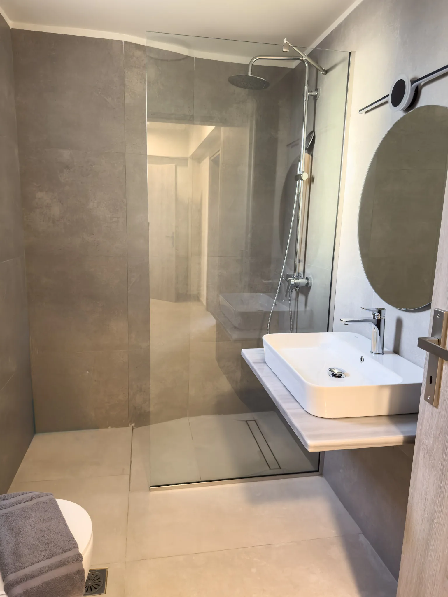 Pool House shower room