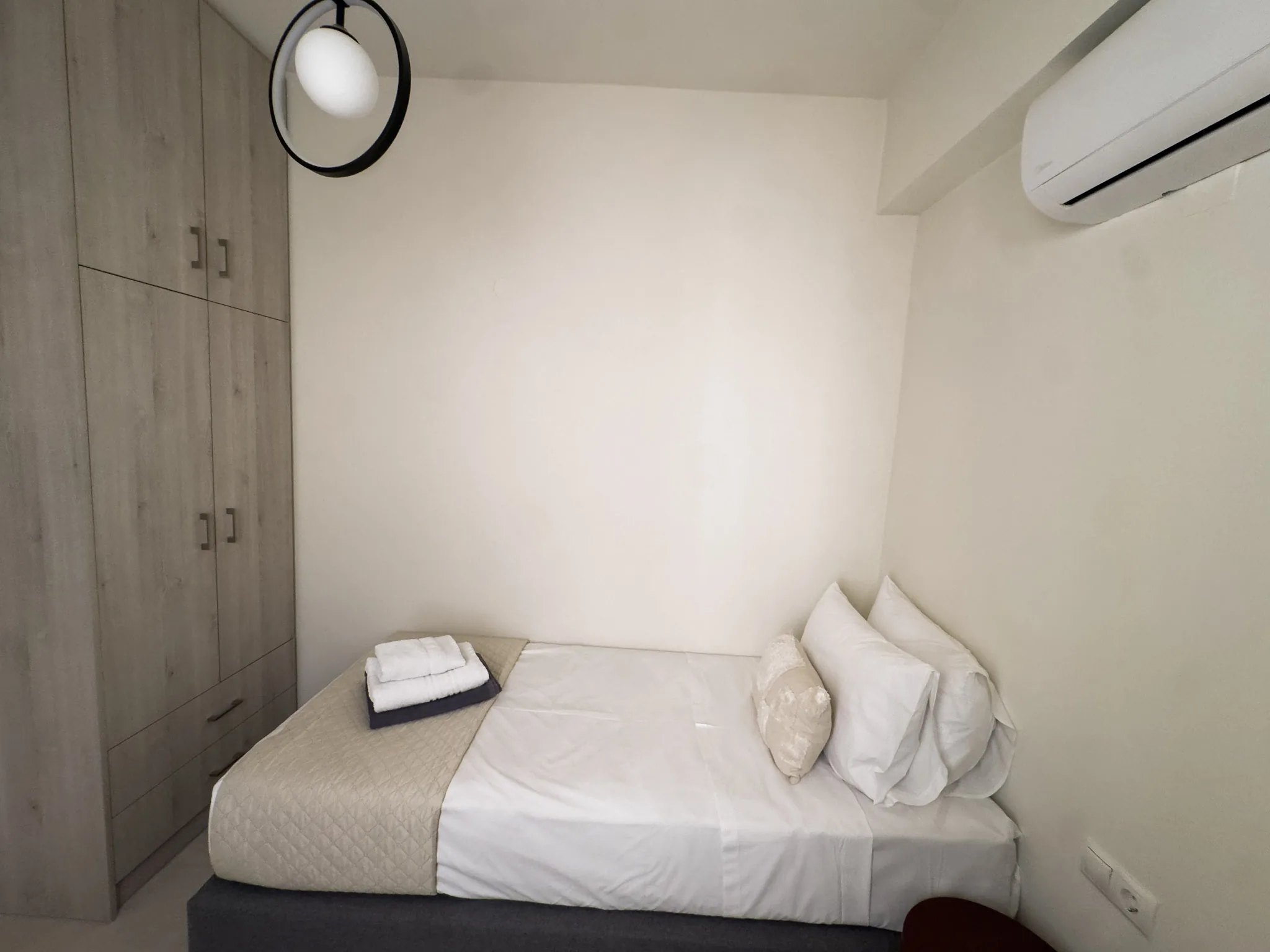 Pool House single bedroom