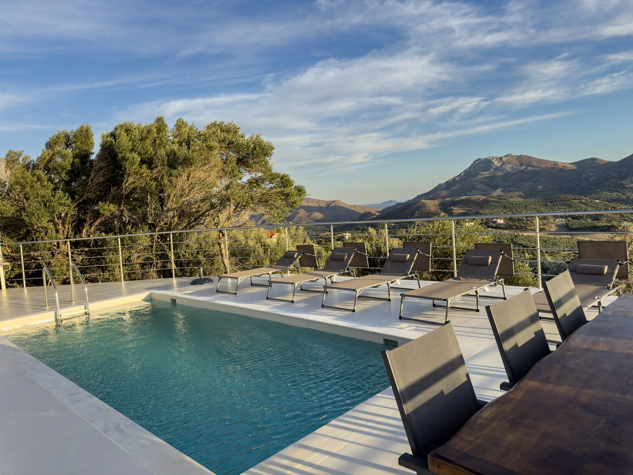 Pool and loungers facing the hills